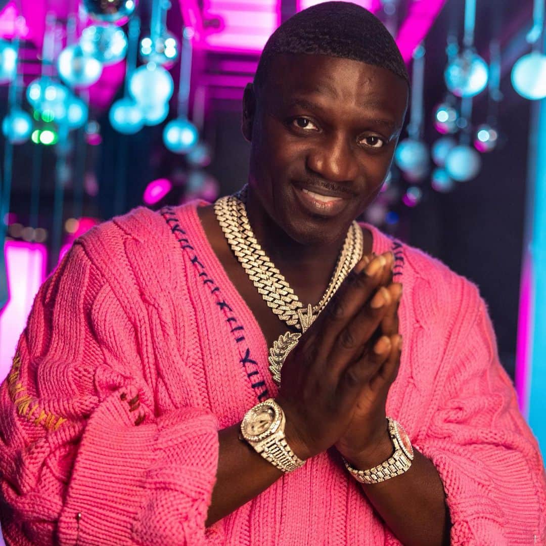 エイコンのインスタグラム：「Thanks for all the birthday wishes 🙏🏿 #Akon」