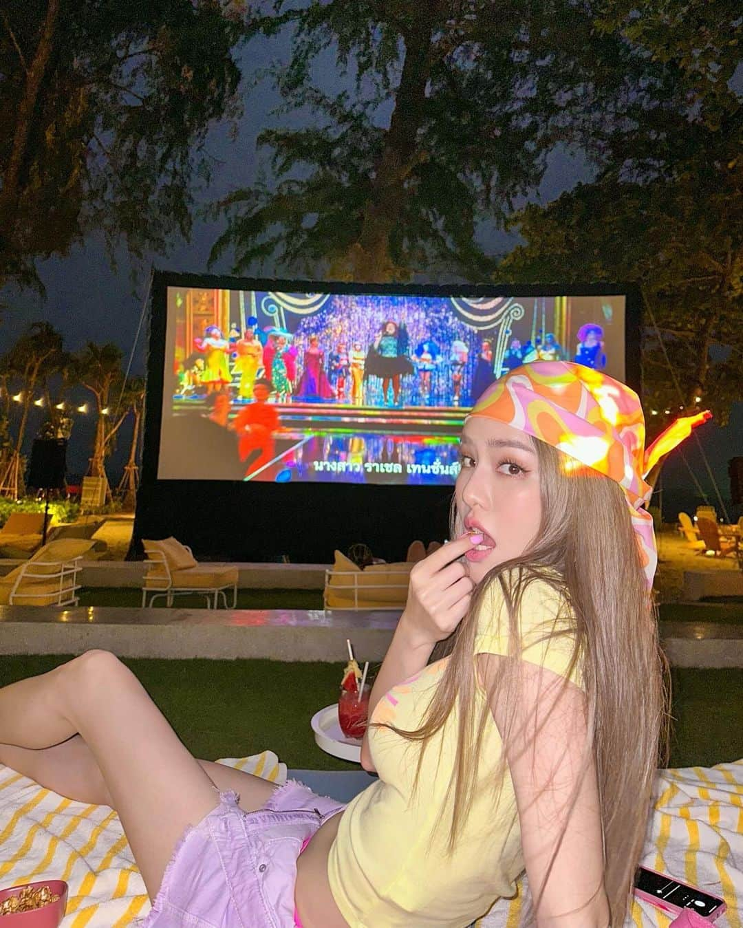 グレース＝カンクラオさんのインスタグラム写真 - (グレース＝カンクラオInstagram)「Dive-in Movie🍿🤩🍹🌴💕🎬 ฟีลหนังกลางแปลงริมทะเล ถูกจริตสุชชช @thestandardhuahin #thestandardhuahin」4月16日 22時26分 - gracekanklao