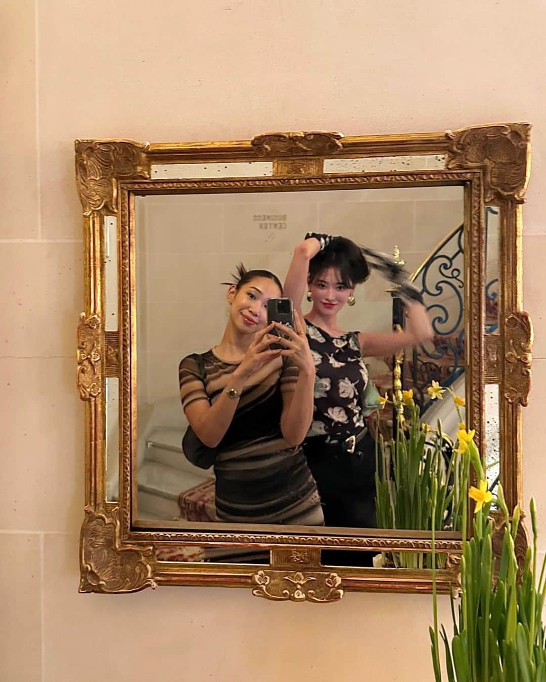 のインスタグラム：「🌹 @plaza_athenee  @bambino_paris  @raspoutine.paris   #plazaathenee#bambinoparis#raspoutine #paris#france#girlsnight」