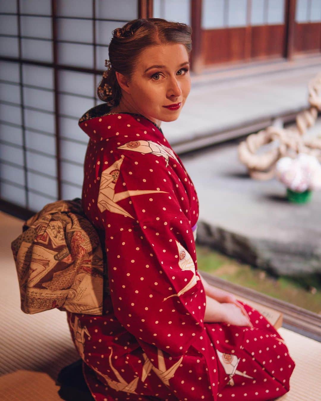Anji SALZのインスタグラム：「A few more pics from SALZ Kimono Styling SALZ Kimono Styling Tour with the lovely @makisvintagewardrobe ❤️  Can’t wait to go back to doing my tours soon.   To book your kimono tour please visit salz-tokyo.com or DM 🍀  SALZ着物スタイリングツアーのお客様アンネ💫 アンティーク大好きな方なので、アンティーク着物にしました❤️  着物スタイリングの仕事はホームページからお願いします💫  #kimono #kimonostyling #kimonostylist #salztokyo #salzkimono #antiquekimono #着物 #着物コーディネート #着物スタイリング #着物レンタル #アンティーク着物」