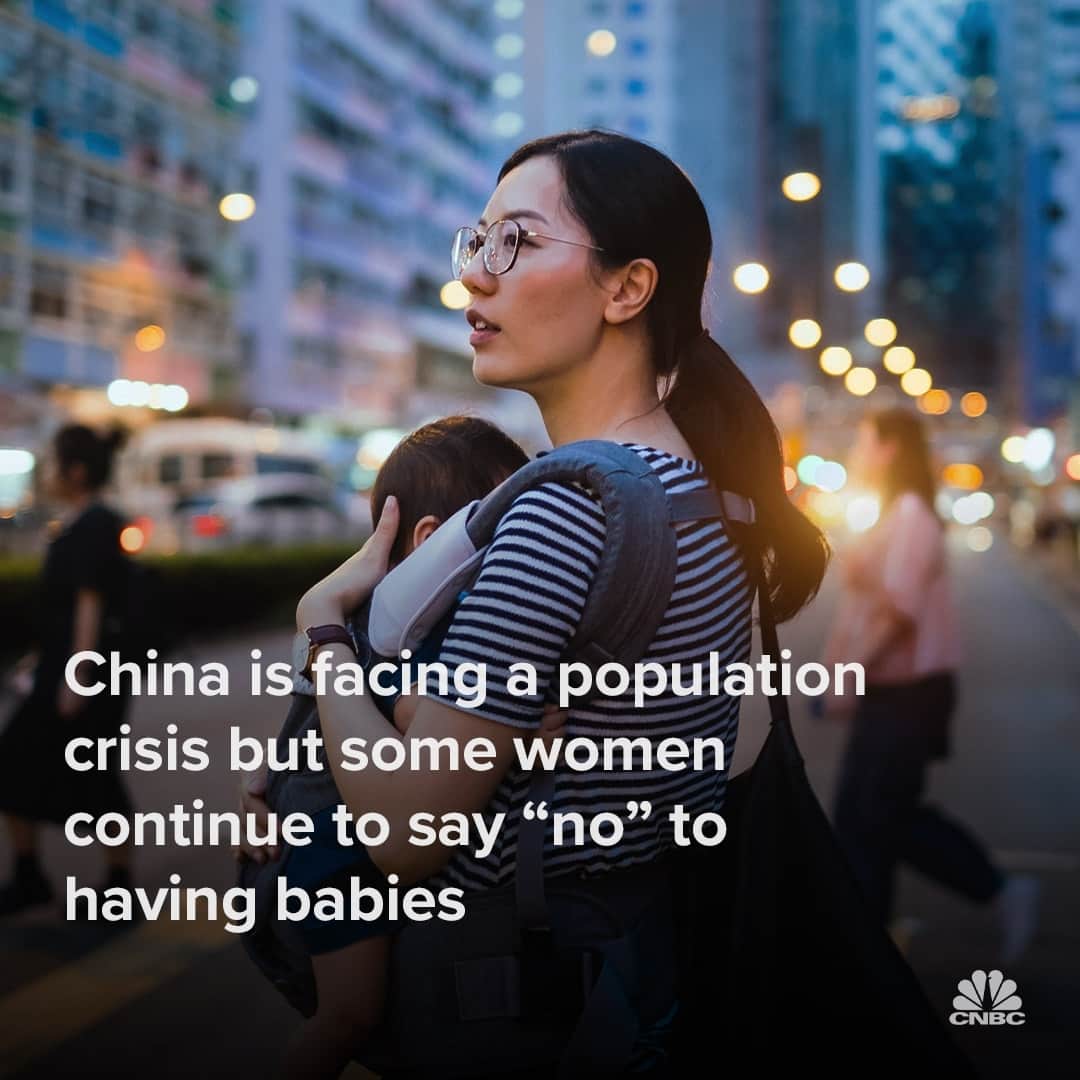 CNBCのインスタグラム：「China is facing a population crisis in part due to more women choosing to focus on their careers and personal goals, instead of starting a family.⁠ ⁠ Already grappling with an aging population and poised to be overtaken by India as the world’s most populous country, China continues to struggle to boost its birth rate.⁠ ⁠ The Chinese government abolished its one-child policy in 2016 and scrapped childbirth limits in 2021. However, married couples are having fewer children — or choosing to not have any at all, said Mu Zheng, assistant professor at the department of sociology and anthropology at the National University of Singapore. ⁠ ⁠ Link in bio for details on what China’s shrinking population means for the global economy.」