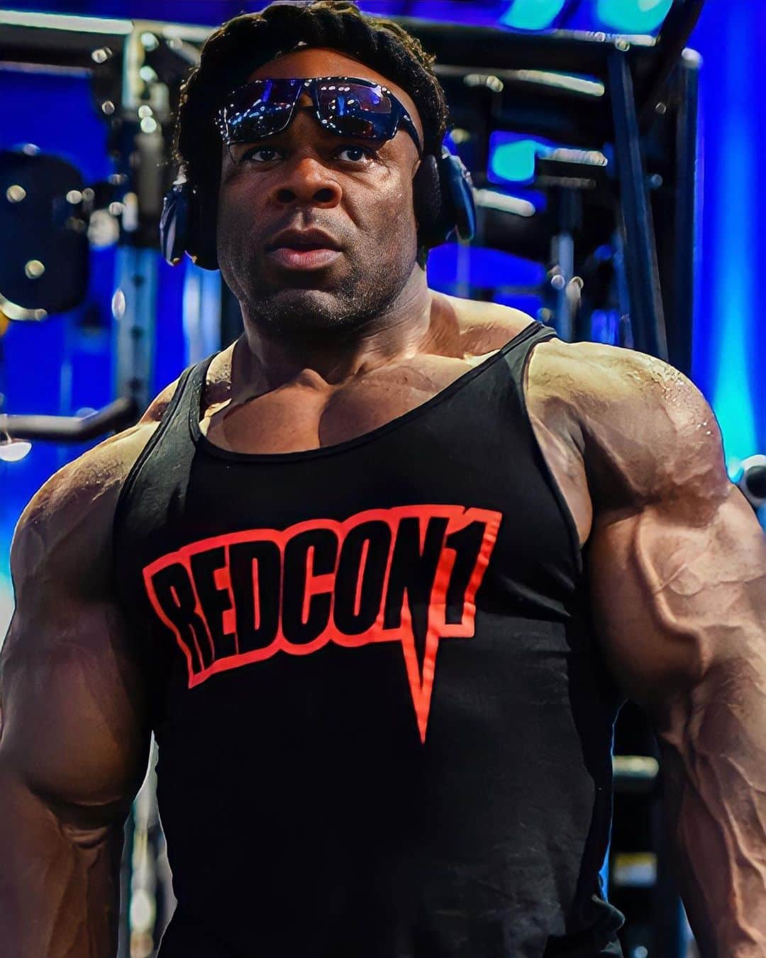 カイ・グリーンのインスタグラム：「When we look at a bodybuilder, we’re looking at an artist who has mastered the art of expressing themselves through discipline & movement. Their bodies are shaped by their craft and their vision, and together they become one entity: a powerful force in motion. The moment when beauty and art are connected, that's what we see when we watch them perform.  We know it takes years of practice to get it right, but we also know that anyone has the ability to learn how to do it if they are willing to put in the sweat equity & time. Create goals for yourself, stay focused, and get the most out of every training session with the help from @redcon1  #KaiGreene #Redcon1」