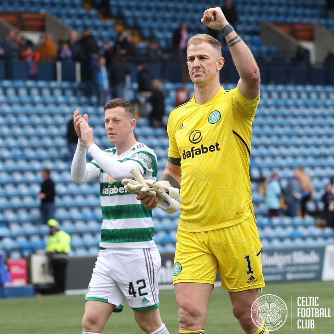 ジョー・ハートさんのインスタグラム写真 - (ジョー・ハートInstagram)「Amazing first half performance. Plenty to play for #COYBIG💚 away end was bouncing 💚🍀🍀👏」4月16日 23時07分 - joehartofficial