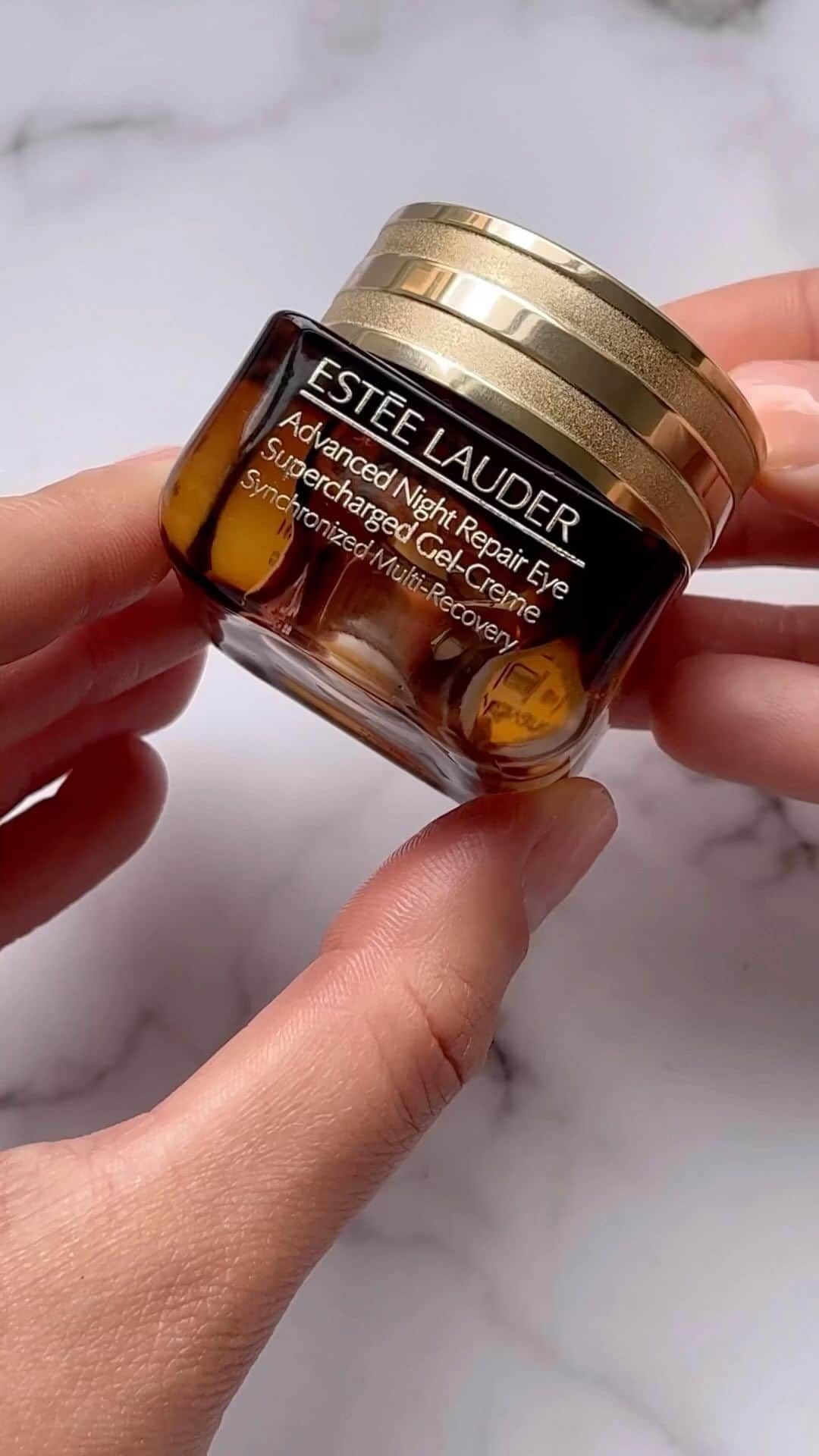 エスティローダーのインスタグラム：「#AdvancedNightRepair Eye Supercharged Gel-Creme comes in a beautiful, recyclable glass jar so you can rinse & reuse. 👀 Tap to shop. #EyeLoveANR」