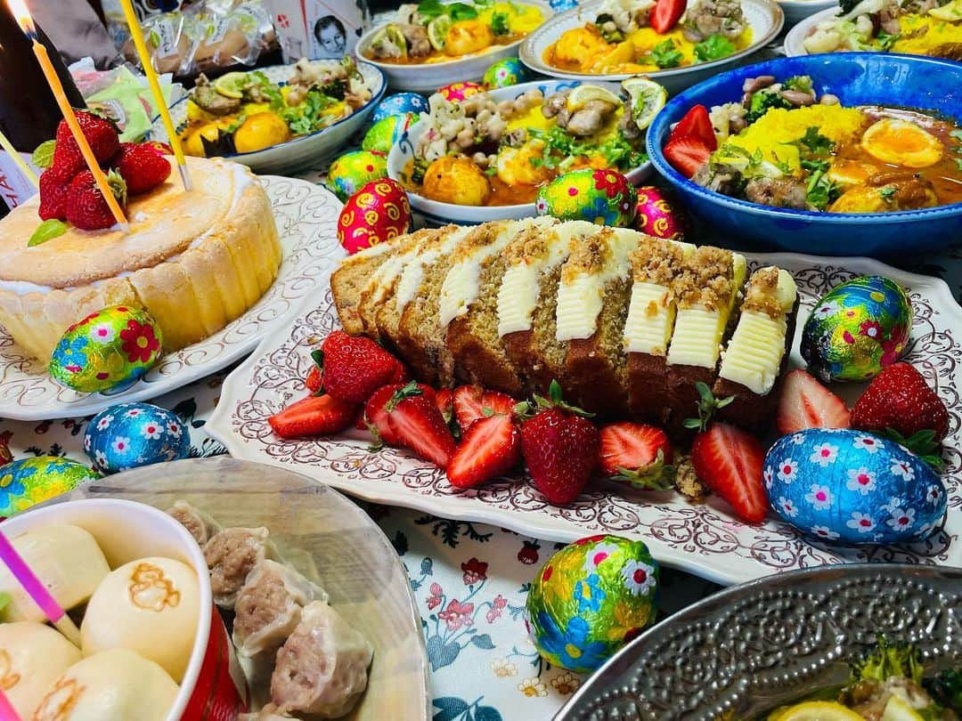 一条もんこさんのインスタグラム写真 - (一条もんこInstagram)「今日はお誕生日のひとみさんを全力お祝いしながらのエッグカレーレッスン。 生徒さん同士もお祝いし合う優しい世界、、🥹プライスレスな場所です💕  #卵カレー#カレー教室#料理教室#SpiceLife#渋谷#レッスン#カレー#curry#スパイス#レモンチキン#豆サラダ#スパイスカレー#スパイス料理#卵料理#半熟卵#一条もんこ」4月16日 23時10分 - monko1215