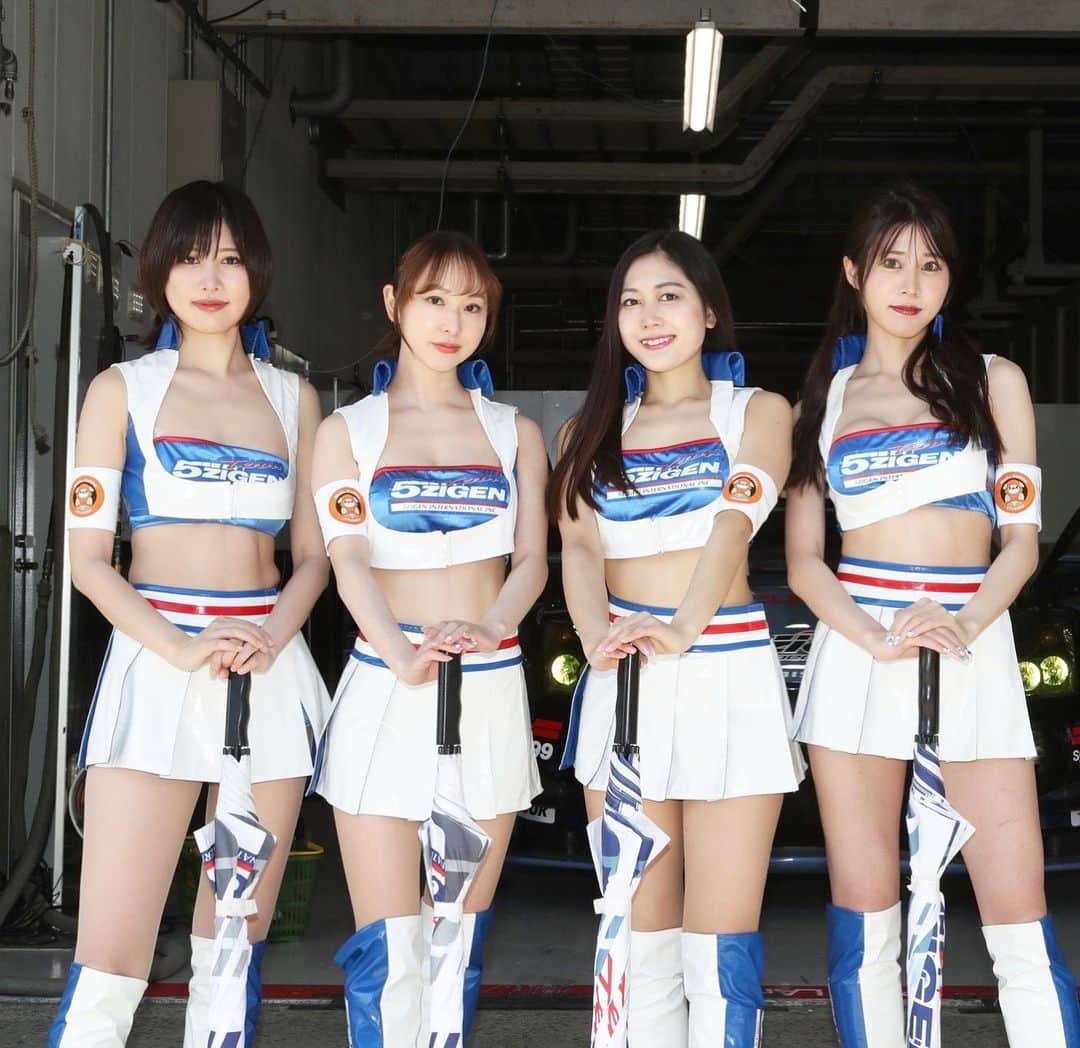 岡本麻佑のインスタグラム：「. こんばんは🌙  少し先にはなりますが、5月21日(日)にTeam5ZIGEN9560Girlsの東京撮影会の開催が決定しました🤩🙌🏻わーい🥹🫧  詳細はまた分かり次第告知します😊  私たち4人集合します😍🫶🏻ぜひぜひ来てくださいね☺️✨お待ちしております🤗  皆様にかっこいい姿をお見せできる様準備頑張ります🫡  #team5zigem9560girls#撮影会#東京#レースクイーン#racequeen」