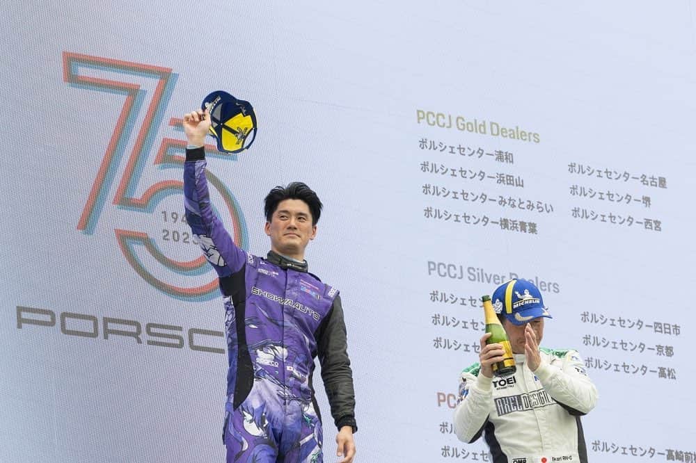 小河諒さんのインスタグラム写真 - (小河諒Instagram)「《PCCJ》 Rd.1  　QF P1  　Race P2 Rd.2 　QF P1 　Race P1  開幕戦は本当に不甲斐ないレースをしてしまいましたが、第二戦では雪辱を果たすことができました。 速さも強さも次のステップへ。 どんな状況でもアクセルを緩めることなく戦うことを、改めて誓いました🔥  勝利の女神と 今シーズンのPanjan @panjan0415 コラボをお楽しみください🙏  Photo by @masudakazuhisa_photographer  #PCCJ」4月16日 23時23分 - ryo_ogawa_