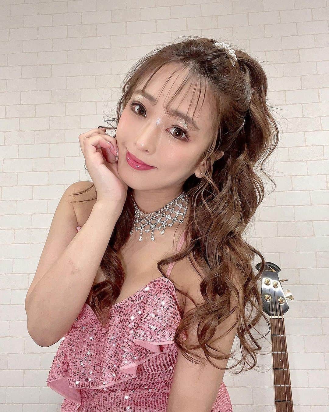 Fujikoのインスタグラム：「今日は久しぶりなライブ🕊️✨ 沢山のご来場ありがとうございました🥹🔥ダンスナンバーからバラードまで沢山お届けできた👸🏻💗  ワンマンライブのチケット今日は羽ばたかなくて悲しい😂負けないぞ🔥 毎回５枚は目標に羽ばたきたい💐  あ〜がんばるぞ🏃‍♀️✨✨  今週は新曲も発表するし、色々楽しみにしててね💫  📣📣📣📣📣📣📣📣📣📣 2023年5月31日水曜日　 『POP DIVA』 Fujiko Oneman Live 会場　umeda amHALL Open 18:30 Start  19:30  歌やダンス、パフォーマンス満載の 最高のエンターティメントなステージをお届けします！  チケットご予約はこちら https://form1ssl.fc2.com/form/?id=7e15287bd7e4e2bd  📣📣📣📣📣📣📣📣📣📣  #Fujikoとエンタメ #Fujiko#ふじこ#Dance#pop#diva#artist#singer#ダンスシンガーソングライター#make#dress#pink#キラキラ#応援してね」