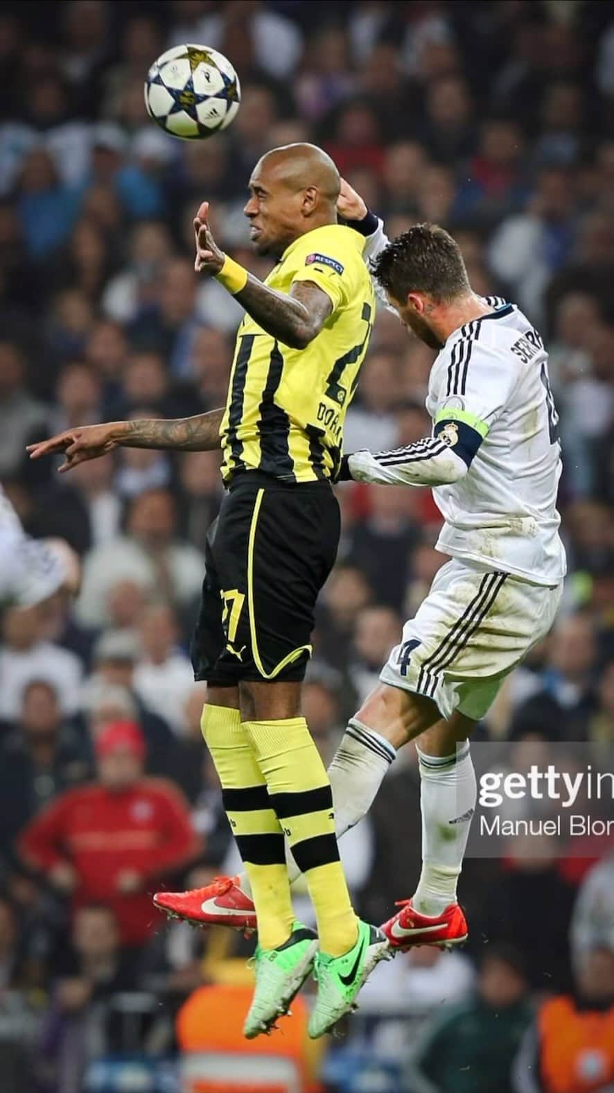 フェリペ・サンタナのインスタグラム：「Las noches mágicas de martes 💛🖤🔒 . #championsleague #bvb #blackyellow #borussiadortmund #real #realmadrid #semifinal #santiagobernabeu #nikefootball #soccer #fussball」