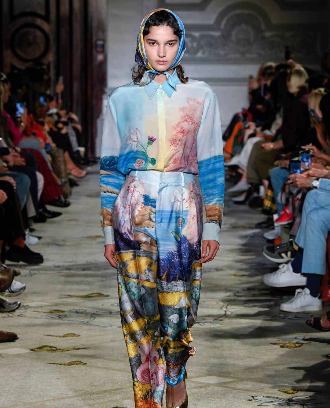 ポール&ジョーのインスタグラム：「It's not only clothes, it's also art! 🧚‍♀️⁠ A real hymn to life and nature, the Spring-Summer 2023 collection invites us to be enchanted.⁠ ⁠ Designer : @sosopaulandjoe⁠ Styling : @leithclark⁠ Hair : @neilmoodie⁠ Make-up : @_georginagraham_⁠ Nails : @joannanewboldnails⁠ Hats : @emilylondonheadwear⁠ Casting : @cm.casting⁠ Production : @bacchus_studio⁠ PR : @purplepr⁠ ⁠ #paulandjoe #paulandjoeparis」
