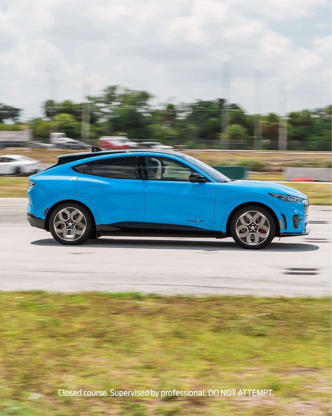 Fordさんのインスタグラム写真 - (FordInstagram)「Our West Palm Beach event in partnership with @barrett_jackson pulled out ALL the stops: hot laps with the Mustang Mach 1 and Mustang Mach-E, an EV showcase, and an All-New 2024 MUSTANG walkaround that got everyone revved up—just ask @derekbaranproductions, @italianstallion410 and @stangry5.0.」4月17日 0時01分 - ford