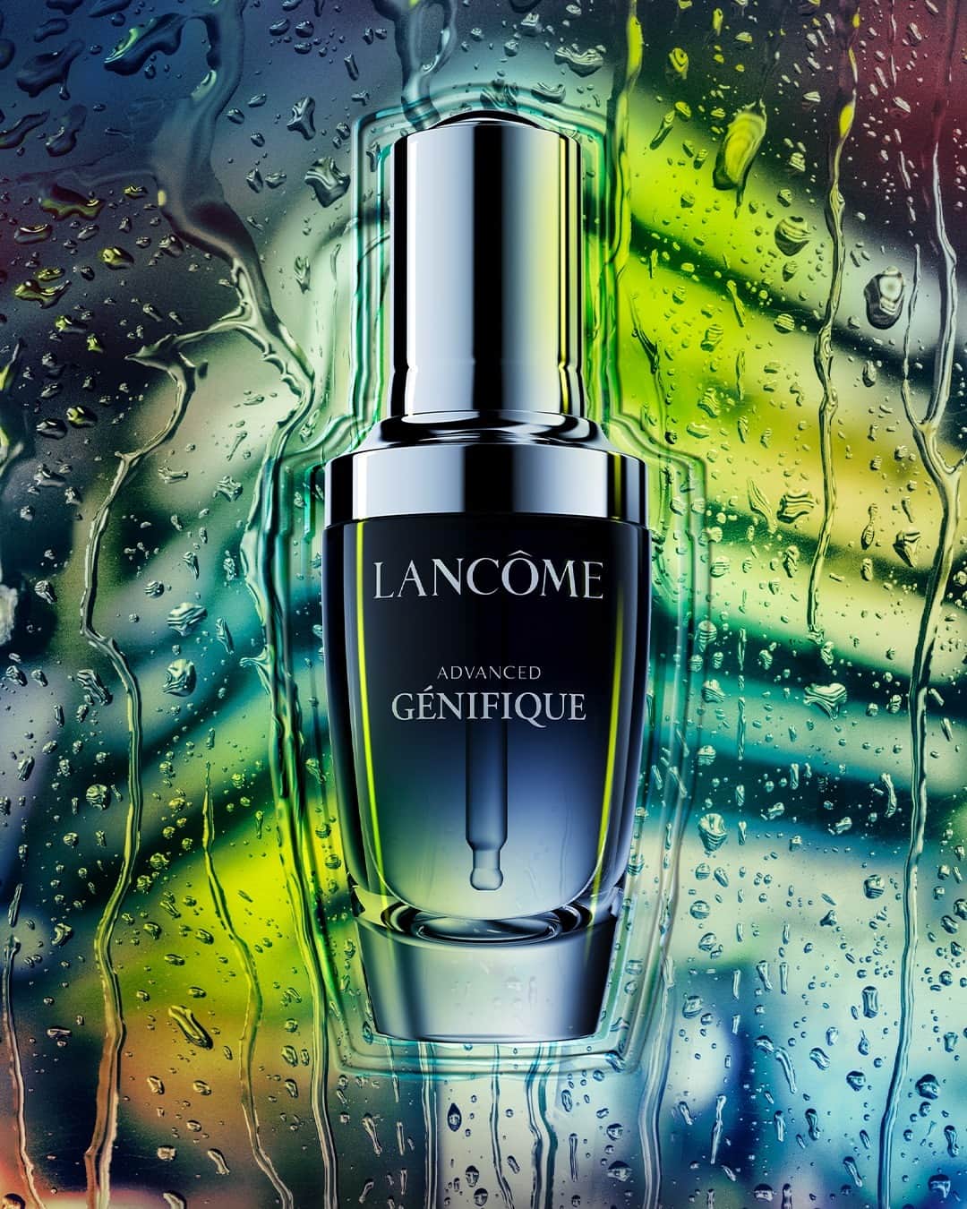 Lancôme Officialさんのインスタグラム写真 - (Lancôme OfficialInstagram)「A strong and balanced moisture barrier is essential to shield your skin from external aggressors like humidity. Our n°1 patented serum, Advanced Génifique, helps repair and strengthen the barrier with powerful actives such as Bifidus prebiotic, Hyaluronic Acid, and Vitamin Cg. The result: visibly radiant, youthful-looking skin. #Lancome #Genifique #Skincare #Serum」4月17日 0時02分 - lancomeofficial