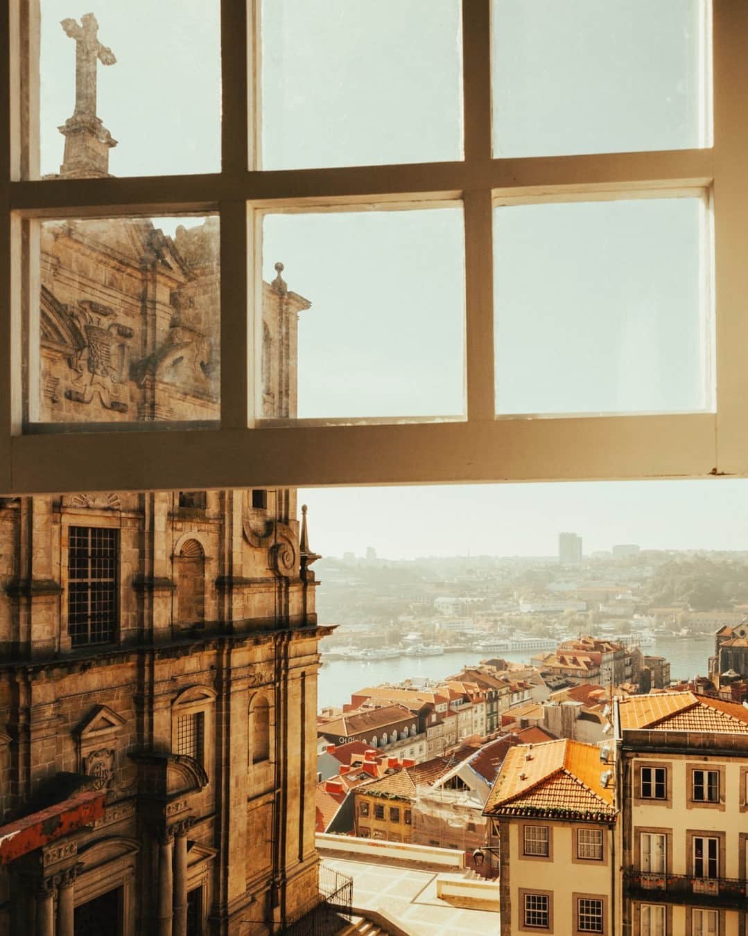 Rosetta Stoneさんのインスタグラム写真 - (Rosetta StoneInstagram)「#Porto is the second largest city in #Portugal with a ton of history and full of culture.  Here are 10 interesting things you might not know about Porto:  1. Porto was originally called Portus Cale, which influenced the name of the country Portugal. Historians argue the name comes from either: - The Gallaeci, a Celtic tribe of Iberia - A Celtic word meaning “port” (the place where boats dock) - The Greek word "Καλλις" meaning “beautiful” (referring to the beauty of the Douro valley) - The Latin word "calidus" meaning "warm" ("Portus Cale" thus meaning "warm port")  2. While Porto developed in the 4th century ACE, the earliest evidence of settlers dates back to the 8th century BCE. This makes Porto one of the oldest European cities.  3. Porto is fondly called “Invicta”, which means "invincible" in Portuguese. This nickname comes from the 19th century Portuguese civil war when the enemy failed to conquer the city.  4. In 1415, Porto residents donated all of their meat reserves to soldiers for the conquest of Ceuta, which left them with only animal tripe to eat. After that, the people of Porto were called "Tripeiros" (tripe-eaters). The nickname stuck and is still used today.   5. Porto is known as the city of bridges due to its 6 iconic bridges that span the Douro River.   6. The Sao Bento train station in Porto is considered one of the most beautiful train stations in the world.  7. Port wine comes from this region. This fortified wine is widely accepted as the city’s dessert wine, especially as it is made along the Douro River.  8. A Francesinha is the city’s typical dish. This sandwich is made with different kinds of meat and sausage, cheese, and a delicious tomato beer sauce.  9. One of the largest street festivals in the world takes place in Porto on June 23 to celebrate the patron saint of the city – Saint John. Quirky traditions during Festa de São João do Porto include smashing each other's head with plastic hammers, jumping over bonfires (to prove your courage), and offering friends basil plants decorated with handwritten poems.  10. The historic center of Porto was declared a World Heritage Site by UNESCO in 1996.  Will you add Porto to your #bucketlist?」4月17日 0時06分 - rosettastone