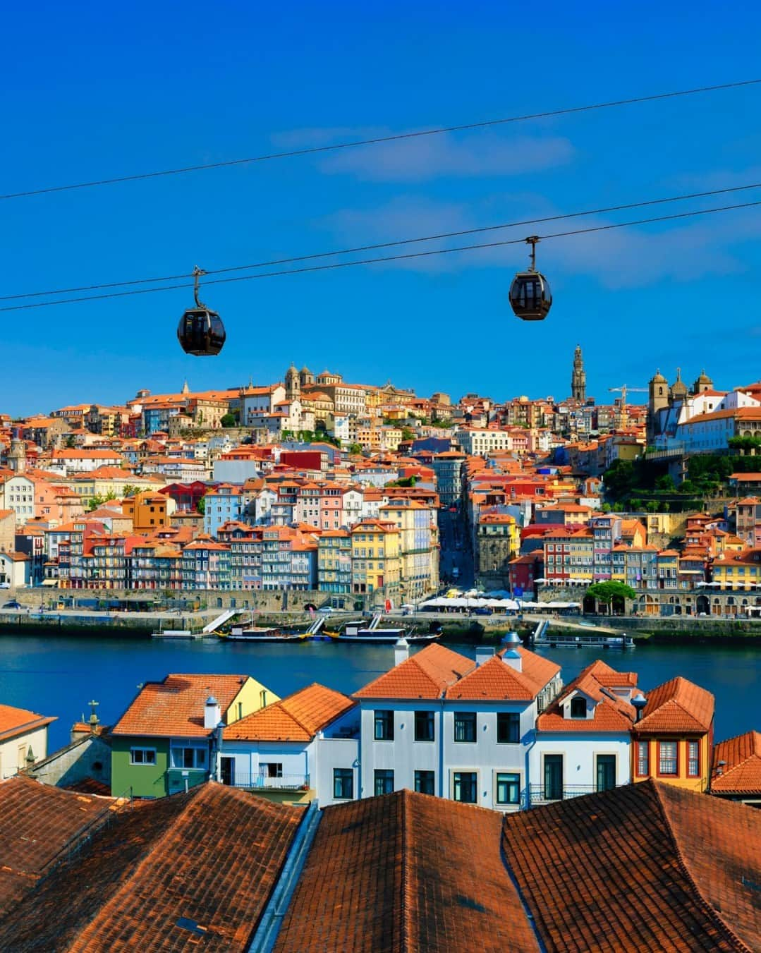 Rosetta Stoneさんのインスタグラム写真 - (Rosetta StoneInstagram)「#Porto is the second largest city in #Portugal with a ton of history and full of culture.  Here are 10 interesting things you might not know about Porto:  1. Porto was originally called Portus Cale, which influenced the name of the country Portugal. Historians argue the name comes from either: - The Gallaeci, a Celtic tribe of Iberia - A Celtic word meaning “port” (the place where boats dock) - The Greek word "Καλλις" meaning “beautiful” (referring to the beauty of the Douro valley) - The Latin word "calidus" meaning "warm" ("Portus Cale" thus meaning "warm port")  2. While Porto developed in the 4th century ACE, the earliest evidence of settlers dates back to the 8th century BCE. This makes Porto one of the oldest European cities.  3. Porto is fondly called “Invicta”, which means "invincible" in Portuguese. This nickname comes from the 19th century Portuguese civil war when the enemy failed to conquer the city.  4. In 1415, Porto residents donated all of their meat reserves to soldiers for the conquest of Ceuta, which left them with only animal tripe to eat. After that, the people of Porto were called "Tripeiros" (tripe-eaters). The nickname stuck and is still used today.   5. Porto is known as the city of bridges due to its 6 iconic bridges that span the Douro River.   6. The Sao Bento train station in Porto is considered one of the most beautiful train stations in the world.  7. Port wine comes from this region. This fortified wine is widely accepted as the city’s dessert wine, especially as it is made along the Douro River.  8. A Francesinha is the city’s typical dish. This sandwich is made with different kinds of meat and sausage, cheese, and a delicious tomato beer sauce.  9. One of the largest street festivals in the world takes place in Porto on June 23 to celebrate the patron saint of the city – Saint John. Quirky traditions during Festa de São João do Porto include smashing each other's head with plastic hammers, jumping over bonfires (to prove your courage), and offering friends basil plants decorated with handwritten poems.  10. The historic center of Porto was declared a World Heritage Site by UNESCO in 1996.  Will you add Porto to your #bucketlist?」4月17日 0時06分 - rosettastone