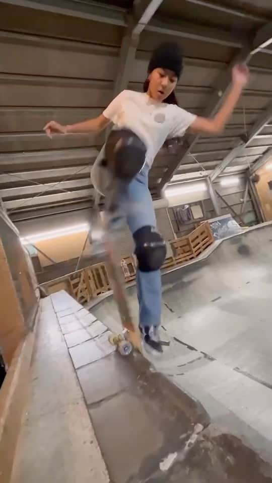 開心那のインスタグラム：「3 pieces💥💥💥 🤳 @_keigo210_   @vans @vansskate @vansskateapac @vansjapan @welcomeskateboards @spitfirewheels @187killerpads @triple8nyc @independenttrucks @bonesbearings @jessupgriptape @mbm_parkbuilders @hotdoggeryesso」