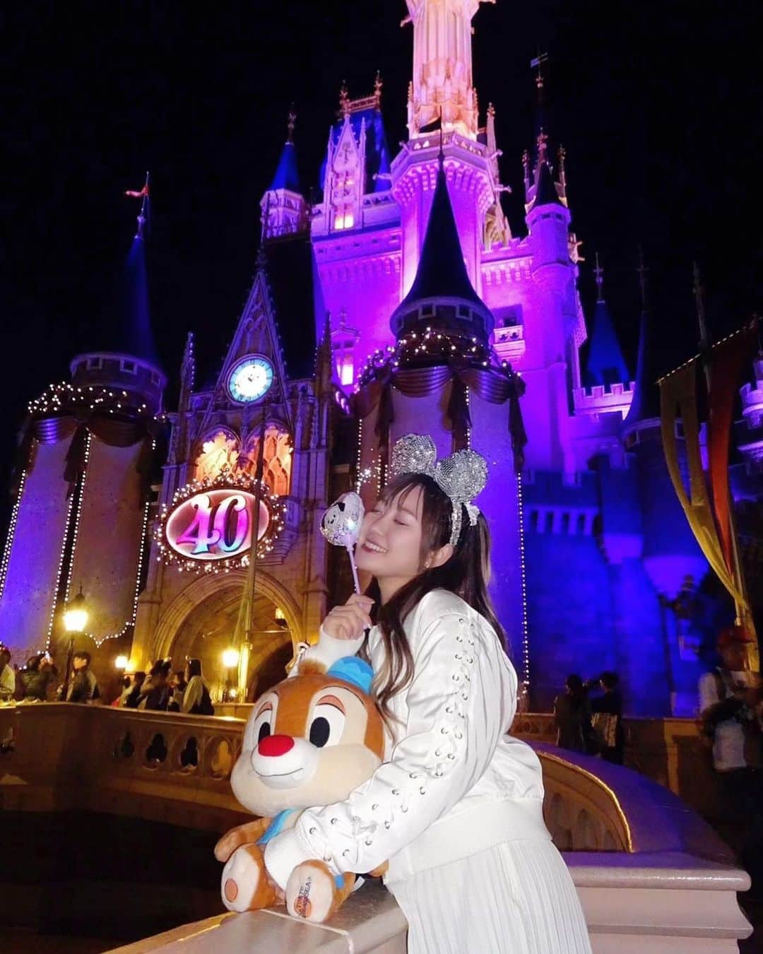 松本ゆんのインスタグラム：「🏰⭐️✨⭐️✨⭐️✨ #goodnight 😴💤  本日は大阪チャンス撮影会📸 ありがとうございました💕💕💕  🈵満員御礼🈵で有難いです😢💓 差し入れも嬉しいぃぃ🛍💕💕 また大阪決まったらよろしくね🌈❤️ #disney #disneyland #disneygram #disneylove #travelphotography #travel #disneyfan #tokyodisneyland #disneyphotography #japan #ディズニー #ディズニーランド #ディズニーコーデ #ディズニー写真部 #シンデレラ城 #ディズニー部 #夜景 #東京ディズニーランド #東京ディズニーランド40周年」