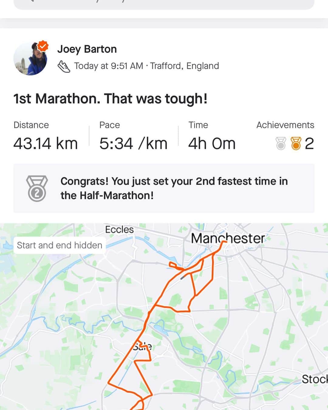 ジョーイ・バートンのインスタグラム：「Well done to everyone running the Manchester Marathon this morning. Brilliant effort.   Thanks to all the well wishes along the route. You were inspirational and those jelly babies 😍  Said I’d do it for @nickanderton_ and got it done. Thought about him all race #UTG 💙💪👍  Didn’t want to ask anyone to donate as I never trained and @weeksy11 doing a phenomenal 7 marathons in 7 days, put us all to shame. Some effort from him.  If you like to drop a donation, it’s for a great lad and a great cause. Much appreciated. 💙❤️💪  https://www.gofundme.com/f/nick-anderton-as-brfc-players-shave-heads/qr」