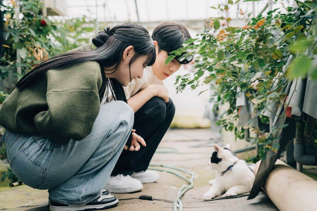 ロビンのインスタグラム：「みなさん！7話も見てくれて本当にありがとうございました❤️  まだ見てない方もいると思いますがまなみちゃんが脱落になりました。  また11人で会いたいので復活投票お願いします。  @ookami_official  @abema_official   #花束とオオカミちゃんには騙されない #花束オオカミ#オオカミ」