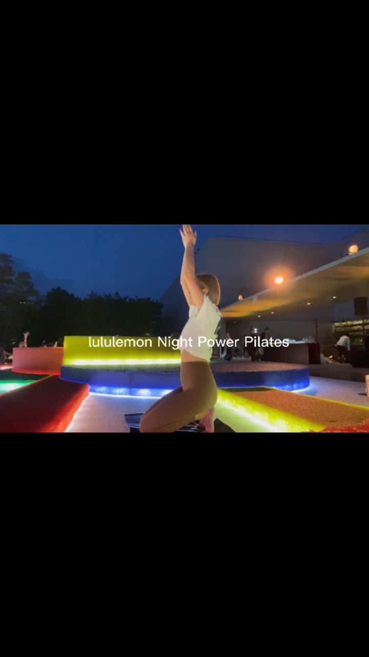 のインスタグラム：「@lululemonjp 銀座SIXリニューアルOpenイベント 🟠lululemon Night Power Pilates🟢 屋上のART PARKでみなさんで楽しく素敵な時間でした〜！ @graciepilates_ のリードと @h.a.r.n.a ちんのDJさすがすぎるコンビと 最高なworkoutの時間を過ごせてたのしかった！ . わたしはパーソナルトレーナーなので一人ひとりをじっくりみるのが得意だけど こうやってみんなでワイワイハッピーにするトレーニングもすき！！💓  @lululemonjp リニューアルオープンおめでとうございます！！ #workout #lululemon #ピラティス #powerpilates #training #ginza #gsix #銀座six #tokyo」