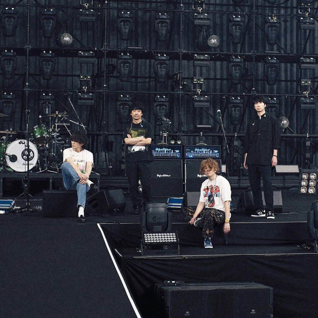 BUMP OF CHICKENのインスタグラム：「テレビ朝日系『関ジャム 完全燃SHOW』の「BUMP OF CHICKEN特集」後編をご覧いただきました皆様ありがとうございました！今回も放送内で紹介されました楽曲を集めたプレイリストを公開しました。是非お聴きください！https://BUMPOFCHICKEN.lnk.to/kanjam  #関ジャム #BUMPOFCHICKEN特集」