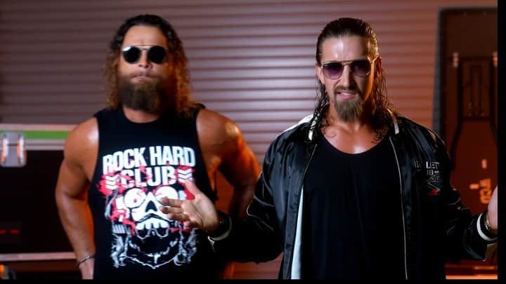ジェイ・ホワイトのインスタグラム：「King Switch. Rock Hard.  Top Shelf Gunslingers. BANG BANG GANG. High Rollers. Keep ‘em High. #GunsUp👆 #BCGold #AEW」