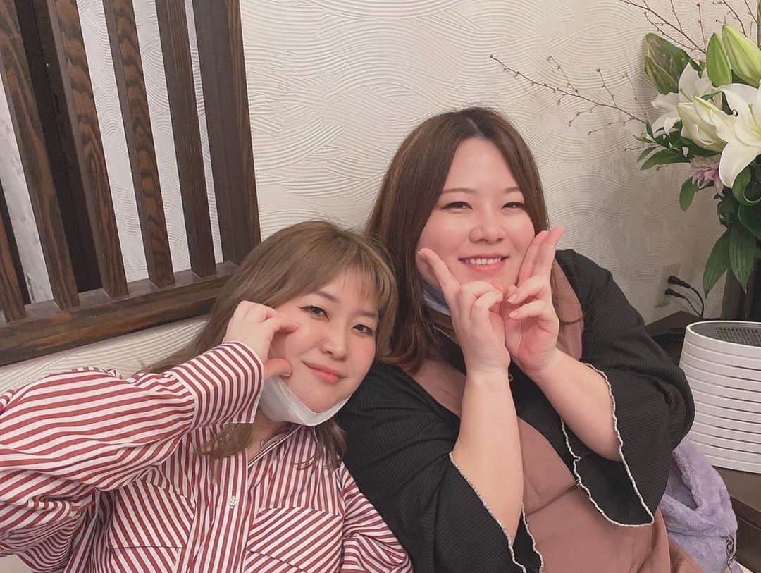 堀川絵美のインスタグラム：「⭐️出演情報⭐️  【なるみ・岡村の過ぎるTV】 4/17(月)23:10〜ABC朝日放送  紅しょうが稲田美紀さんのはしご酒に同行してます。  大変なことになりました☺️ オンエア見るのこわいです☺️  しかもスタジオゲスト、  明日海りおさんです。  み、 み、 みりお様があのVTR見たの、、、？😂  おそろしいですが皆様ご覧ください。 Tverで1週間見逃し配信もあります！  #過ぎるTV #明日海りお 様 #紅しょうが #いなみき #酒こわい」
