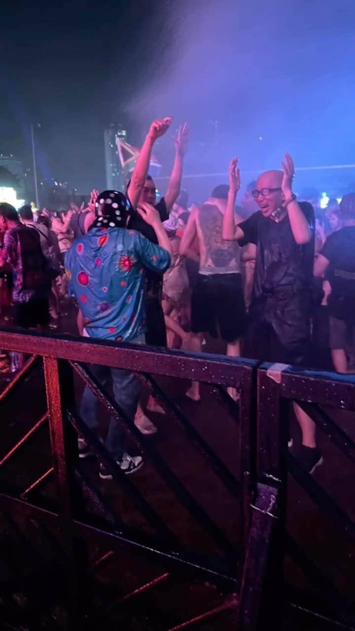 のインスタグラム：「タイにてフェスに行ってきた #siamsongkranmusicfestival #s2o #nickyromero #afrojack #hardwell #subzeroproject」