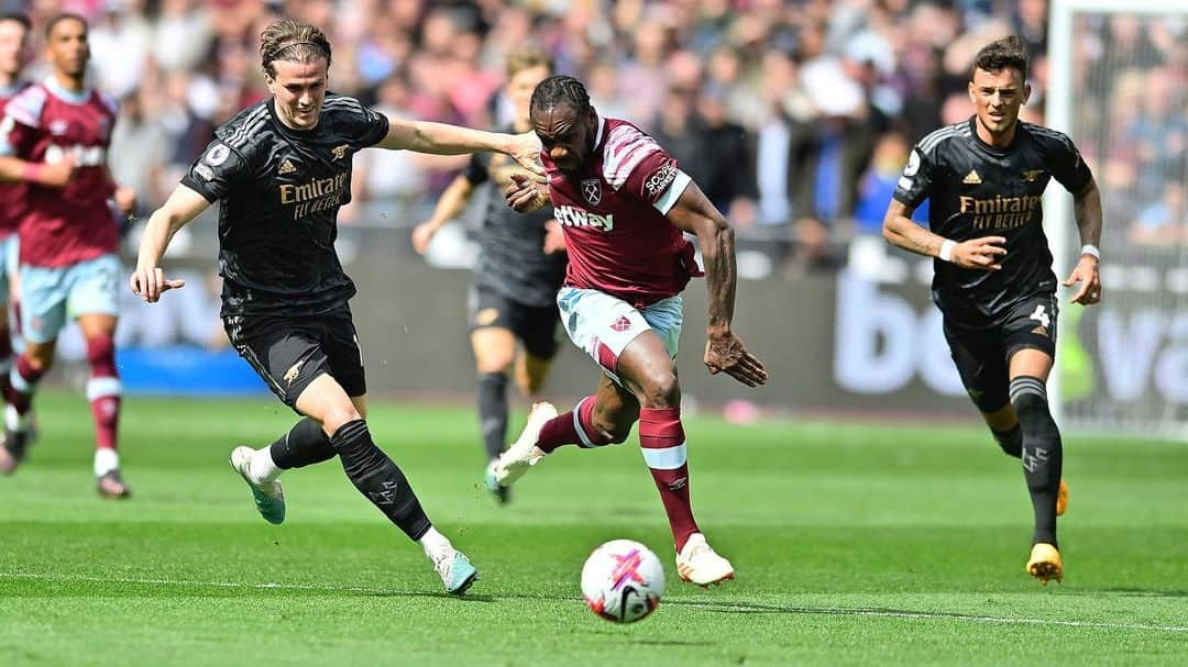 マイケル・アントニオのインスタグラム：「What a result, what a game, what an atmosphere! On to the next game.」