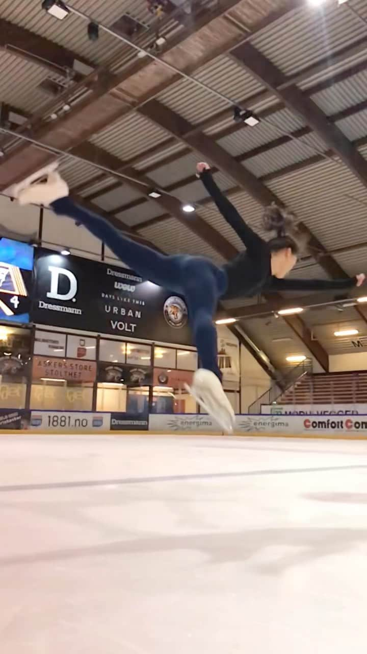 カミラ・ヤシェムのインスタグラム：「4 år siden jeg la opp. Savner det litt⛸️🦋🌀  #figureskating #butterfly」