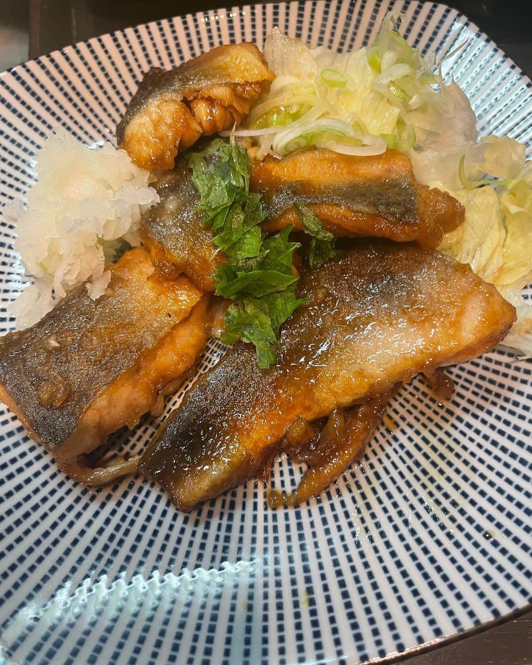 石川蓮美のインスタグラム：「ホッケの竜田揚げ甘辛♡ 天才的に美味しいと思ったけど、食材がすごいのよね。 #移住ご飯」