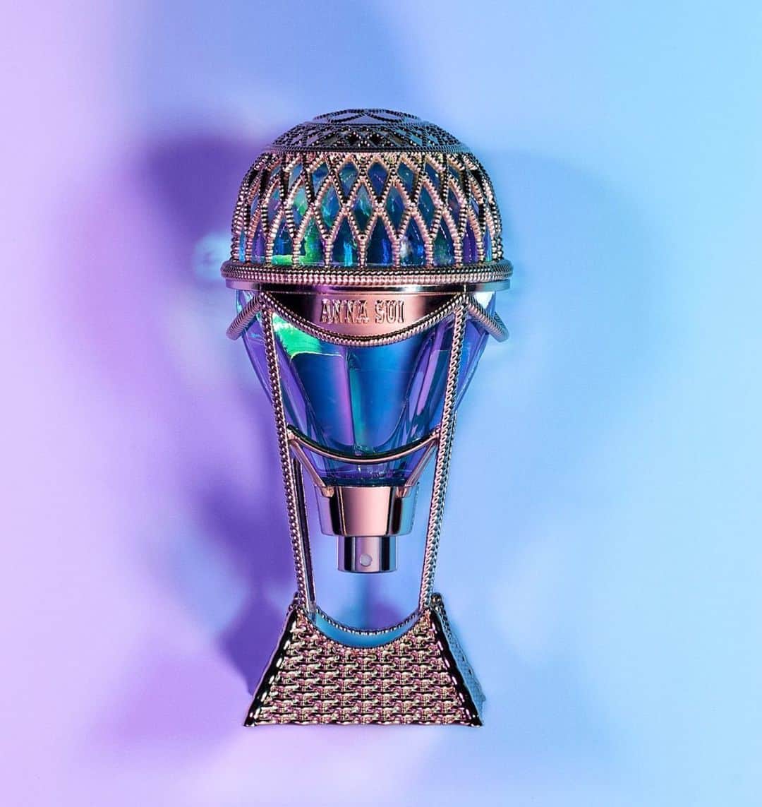 アナスイのインスタグラム：「Life is but a dream with Anna Sui Cosmic Sky.  #AnnaSuiFragrance #AnnaSuiCosmicSky」