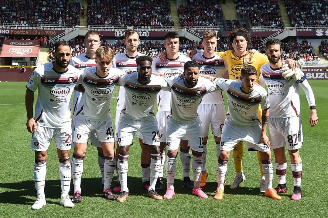 ノルベルト・ジェンベールのインスタグラム：「Un punto importante, avanti Salernitana 🇱🇻💪 @ussalernitana1919official  #forzasalernitana #forzagranata #workhard #always #macteanimo」