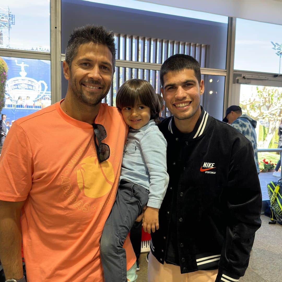 フェルナンド・ベルダスコのインスタグラム：「Con Miguel y Carlitos haciéndonos una foto para el recuerdo 🙏🏽💪🏽」