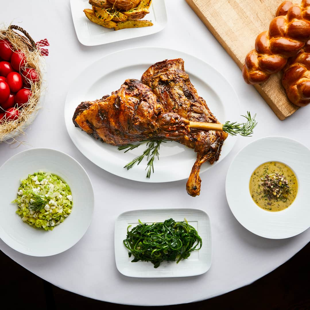 The Venetian Las Vegasのインスタグラム：「Celebrate Greek Easter today at @estiatoriomilos with traditional favorites like magiritsa soup, tsoureki bread, and roasted lamb. #today #Vegas #rightnow」