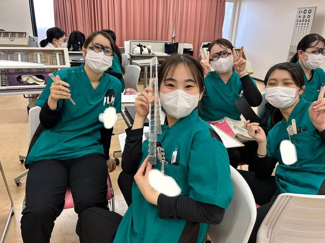 東京医薬専門学校さんのインスタグラム写真 - (東京医薬専門学校Instagram)「今日は実習の様子をご紹介✨まずは3年生🏃  3年生は6月からの臨地実習に向けて、絶賛練習中💪🏻  検査だけでなく、現場では患者さんの問診を聞くことも視能訓練士の大切なお仕事です📖3年生は最後の総仕上げとして問診〜検査まで一連の流れで実習を行います😊  頑張れ3年生👍🏻  #視能訓練士科 #視能訓練士のたまご  #東京医薬 #医療従事者 #病院実習 #視力検査」4月17日 13時53分 - tokyo_iyaku