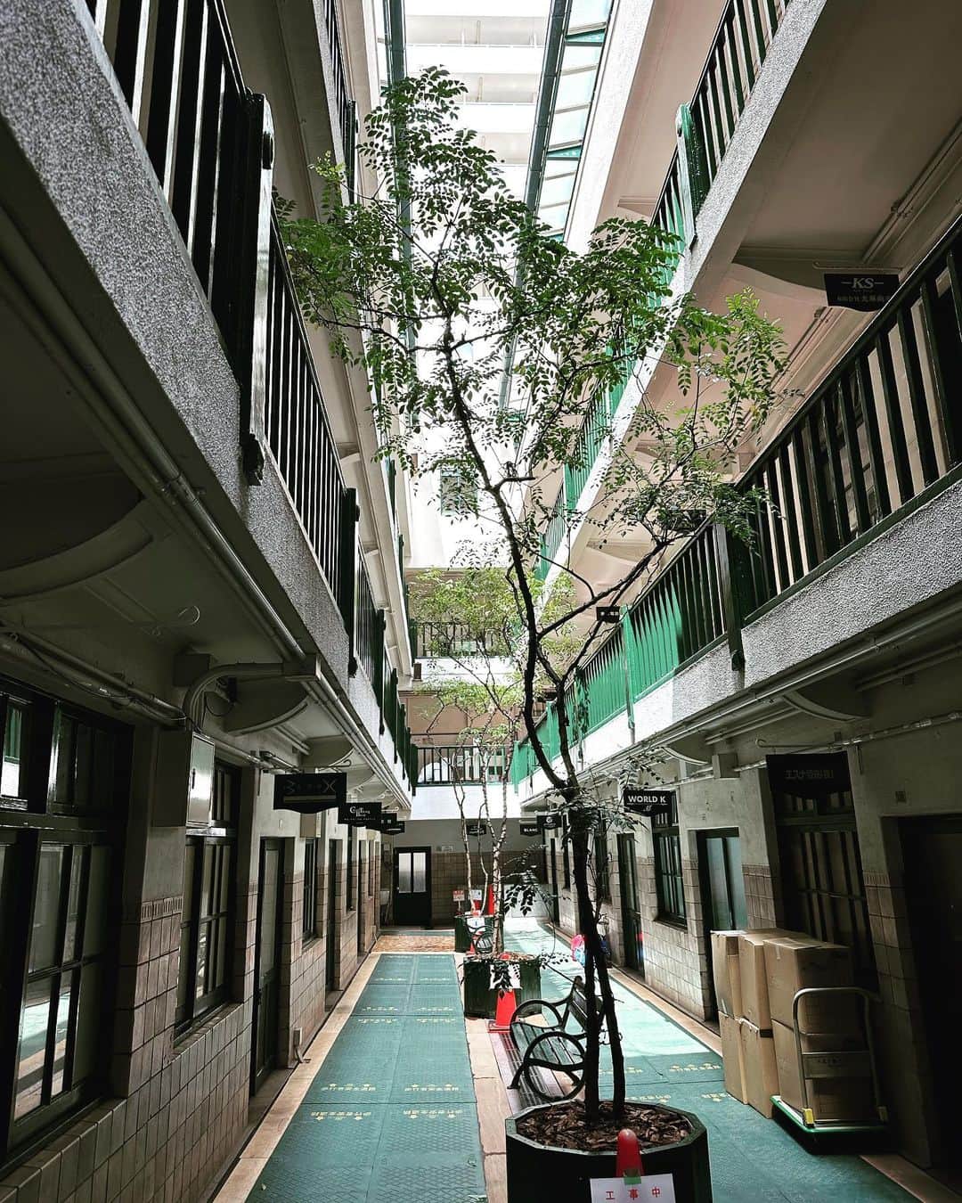 中野英雄のインスタグラム：「この建物カッコいい ロケ中に見つけた建物　  #instagood #enjoy #japan #walking #happy」