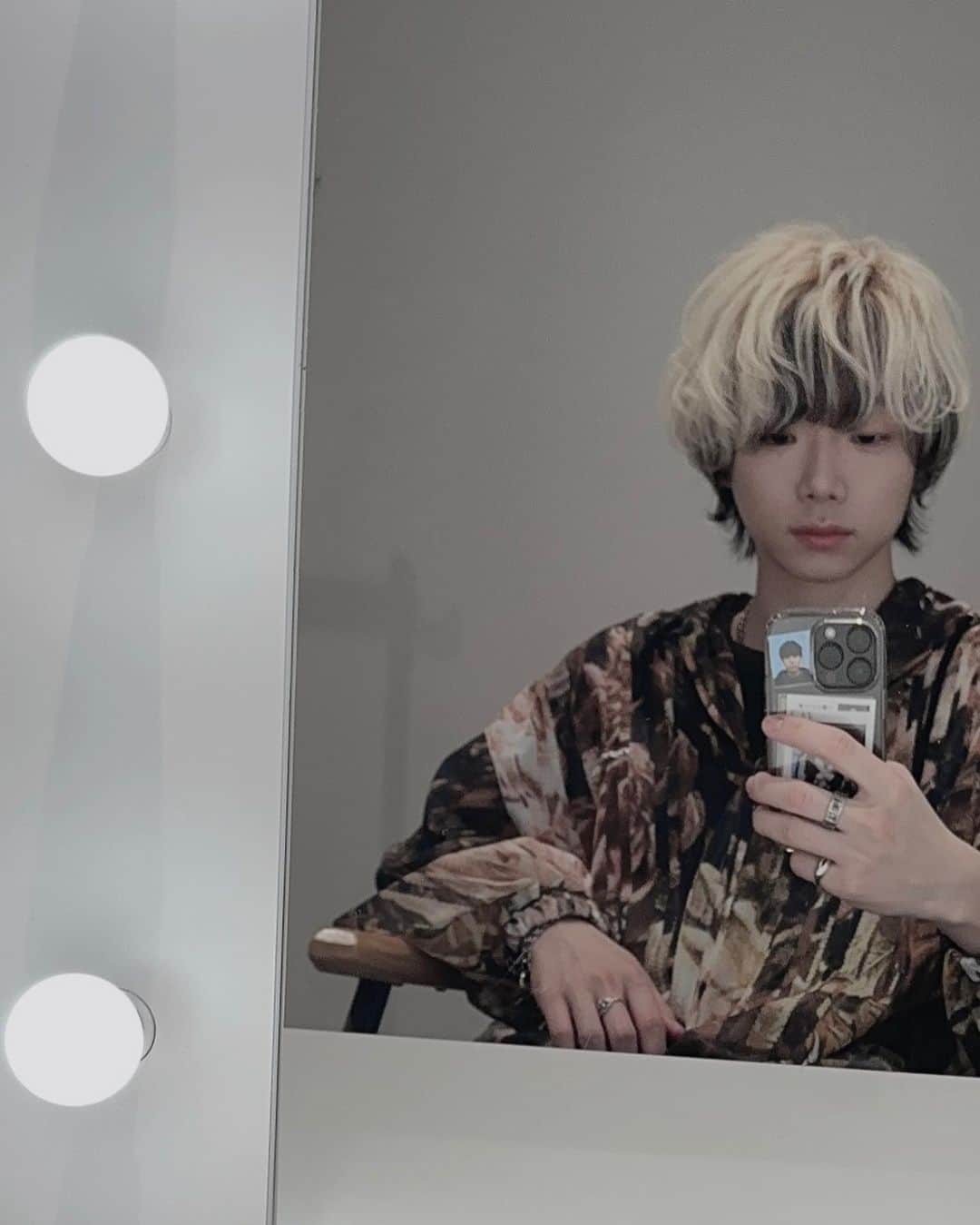 吉田喜一（よぴ）のインスタグラム：「二日酔いで浮腫んでない俺」