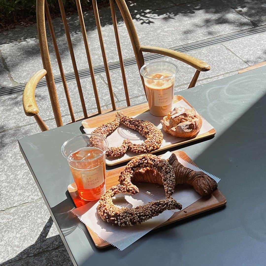 渡邉みさきのインスタグラム：「. 美味しいパン食べたい🥐」