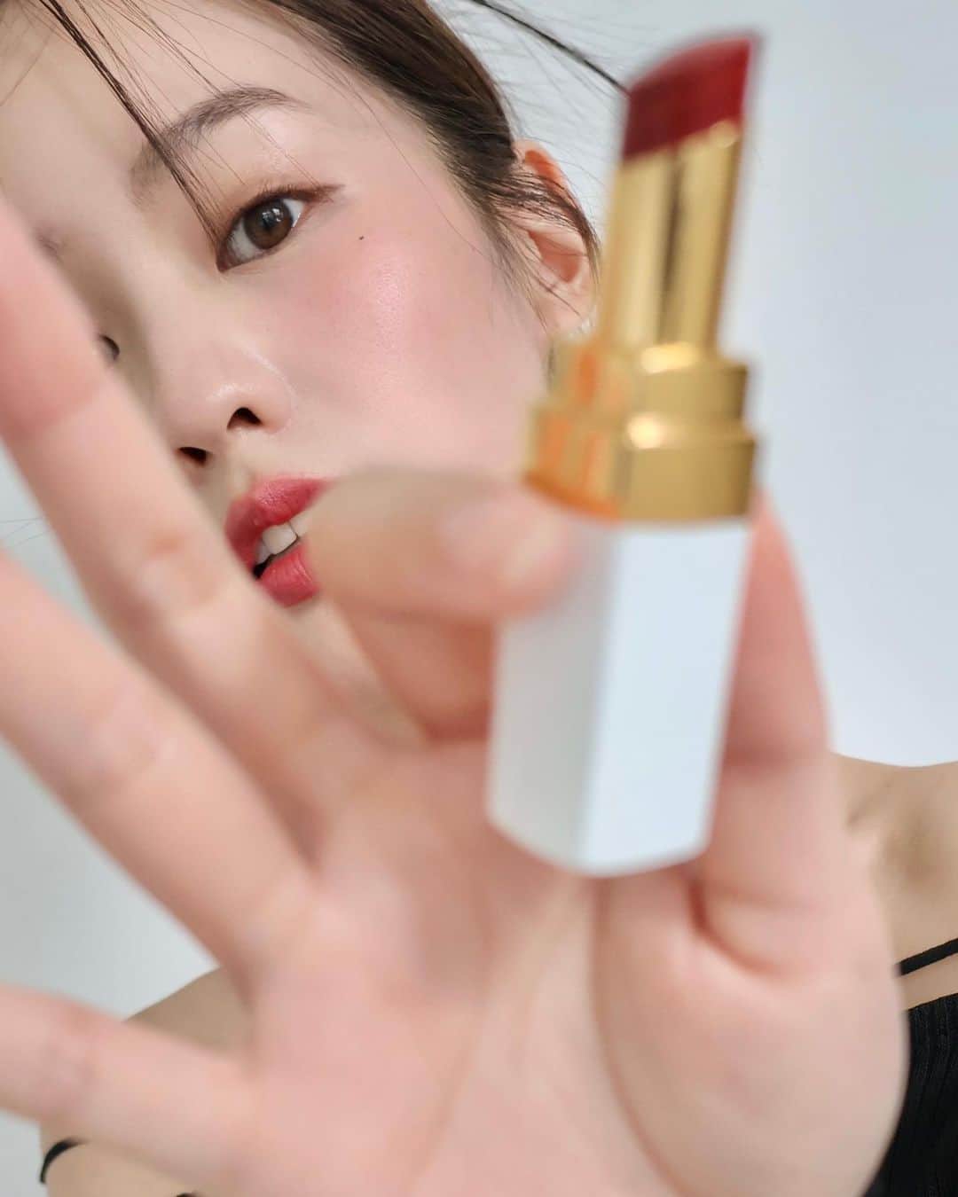 PIMTHAさんのインスタグラム写真 - (PIMTHAInstagram)「The one and only moisturized colored lip balm that I love right now 🌟 CHANEL Rouge Coco Baume  #RougeCoco #CHANELMakeup @Chanel.beauty  • ในรูปทาสี 924 FALL FOR ME และ 918 MY ROSE」4月17日 13時02分 - pimtha