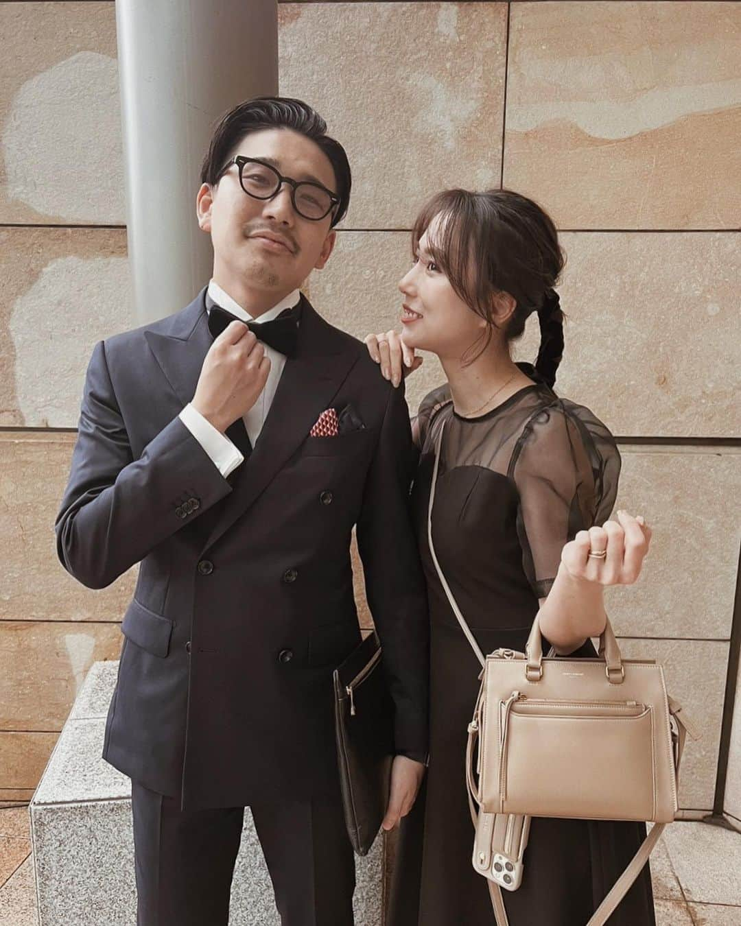 武村沙愛のインスタグラム：「. 週末は加藤夫婦の結婚式に。 仲良し二人の式は笑いあり涙あり 同窓会みたいでめちゃくちゃ楽しかった💐  これからも家族ぐるみで仲良くしてね👨‍👩‍👧 夫婦揃って式にお呼ばれしたのは初だったので 記念にコーデ撮ってみたよ📷 改めておめでとうでした🫶  #結婚式 #結婚式コーデ #お呼ばれコーデ #お呼ばれヘア」