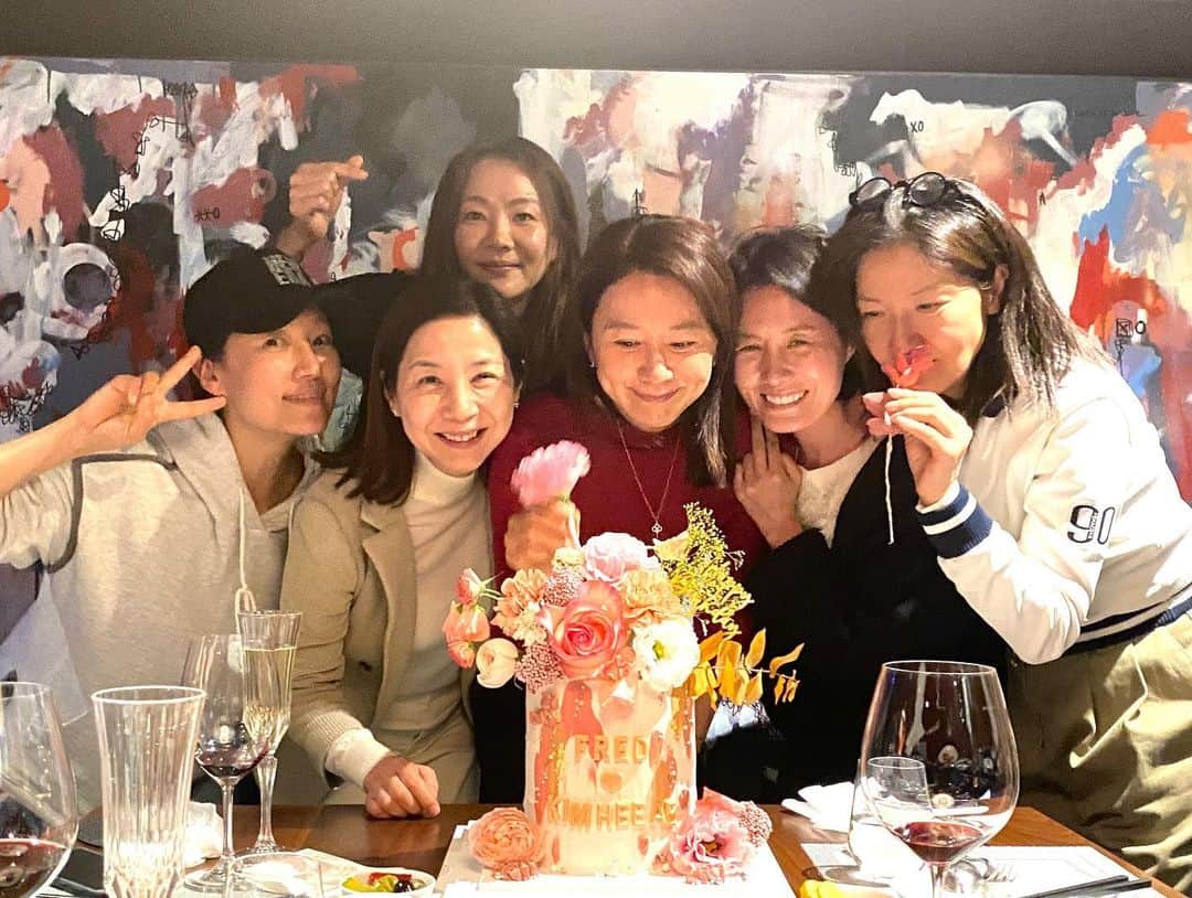 ユン・ジヘのインスタグラム：「작년 이맘때의 사랑하는,멋진 언니 여왕님들👸🏻👸🏻👸🏻👸🏻👸🏻」