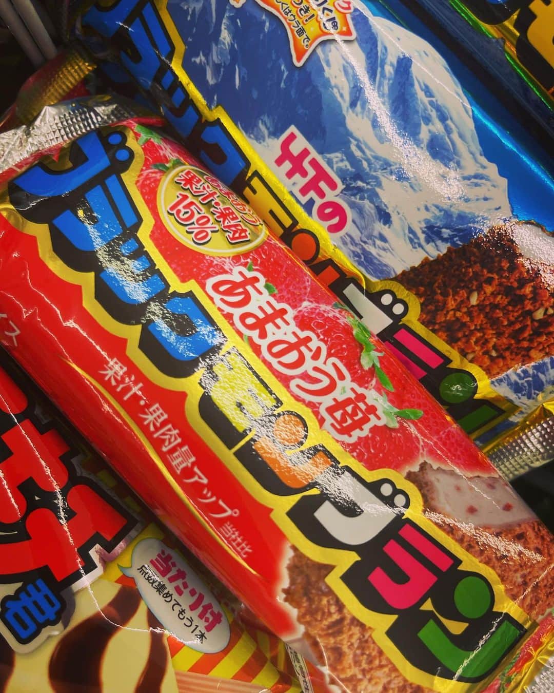 のインスタグラム：「ブラックモンブランが赤い‼️ 最近、色気出してきた🥰 #ブラックモンブラン  #kyushu  #icecream」