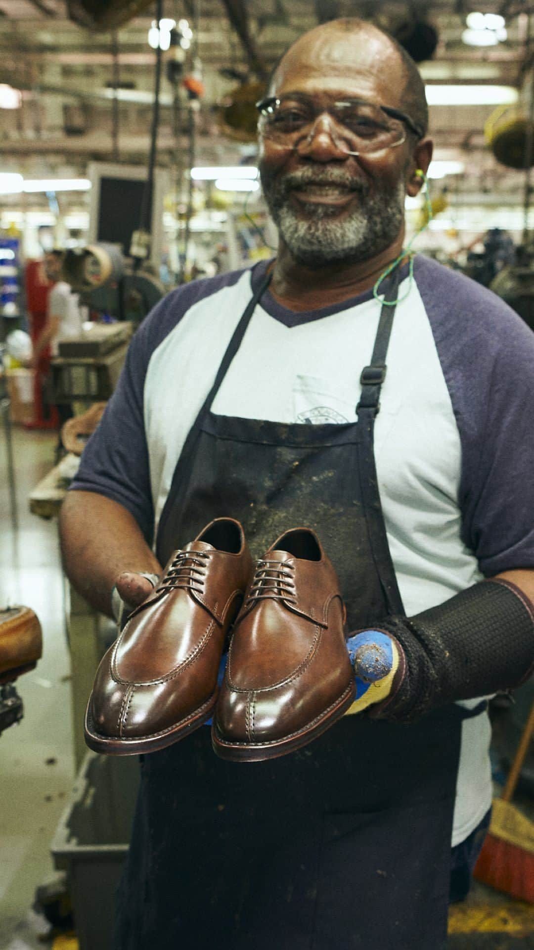 アレンエドモンズのインスタグラム：「PRODUCT OF PORT WASHINGTON, WISCONSIN | Best-quality leathers. Traditional craftsmanship. Timeless designs. This is how we’ve built our shoes for 100 years and counting.」