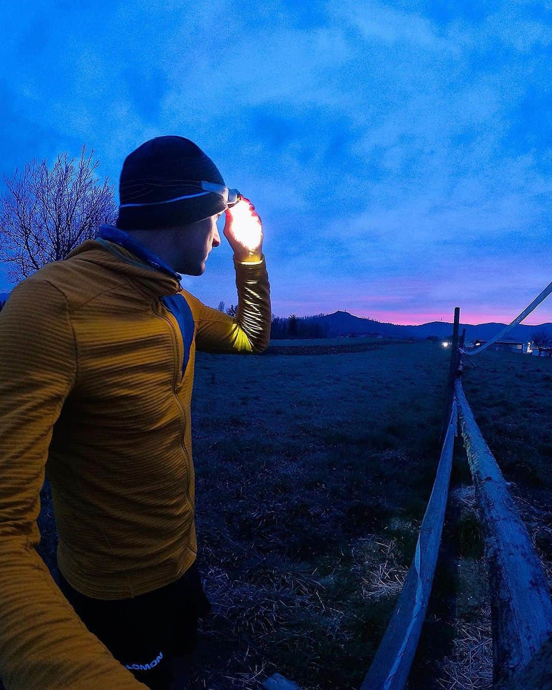 Suuntoさんのインスタグラム写真 - (SuuntoInstagram)「@anze_cesen loves running early in the morning. How about you? Do you prefer morning sessions or working out later during the day?  #morningrun #running #Suunto9PeakPro #Suunto #AdventureStartsHere」4月17日 4時53分 - suunto