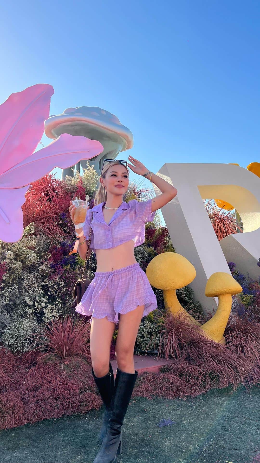 リリーマイマックのインスタグラム：「My @revolve outfit options for #RevolveFestival day 1! 🌸 @loversfriendsla 💜」