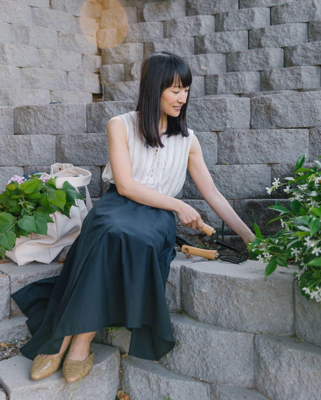 近藤麻理恵のインスタグラム：「Spending time outside in nature is one of my favorite things to do when I'm in need of a reset. What did you do this weekend to unwind? #SelfCareSundays」