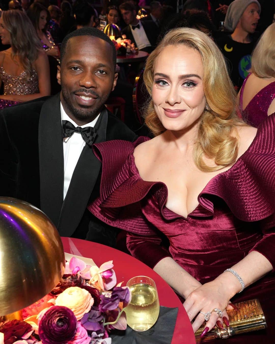 E! Onlineさんのインスタグラム写真 - (E! OnlineInstagram)「Hello Twitch streamers, it's me, Adele. Link in bio to see the star accidentally crash her partner Rich Paul's live Twitch chat with streamer Kai Cenat. (📷: Getty)」4月17日 5時00分 - enews