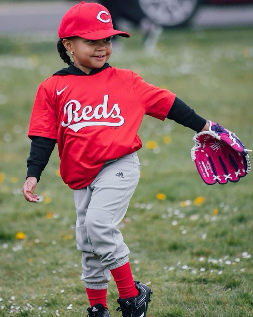 アイザイア・トーマスのインスタグラム：「My little Cincinnati Red ⚾️❤️  📸: @skyorcaphotography」