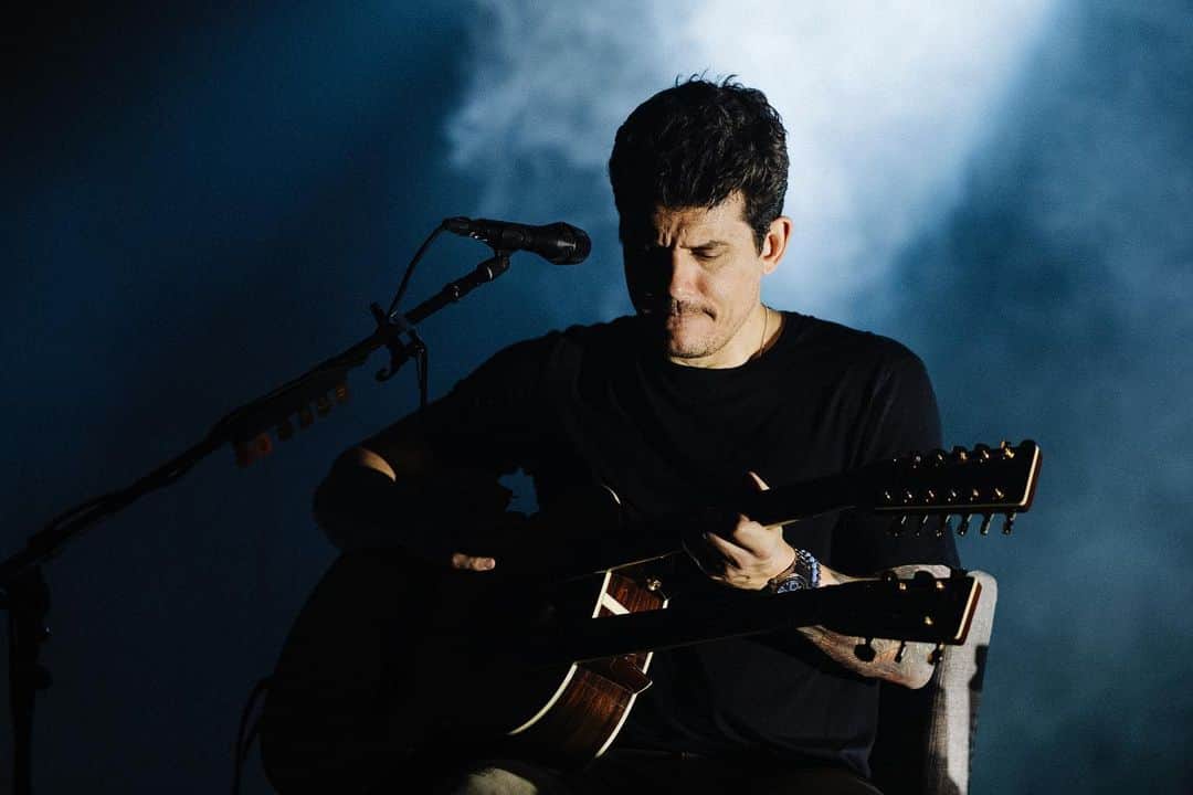 ジョン・メイヤーさんのインスタグラム写真 - (ジョン・メイヤーInstagram)「Solo tour, Los Angeles, CA - the last show of the run… an incredible night to end an unforgettable tour. Love On The Weekend ~> Split Screen Sadness ~> Love On The Weekend ~> Hysteria -> Love On The Weekend set the tone for an “all bets are off” set list. Couldn’t have asked for a better night in LA. And sitting in with @alecbenjamin in his set was a total joy…. The whole thing…gonna have to make a separate post to explain how I feel.」4月17日 5時14分 - johnmayer