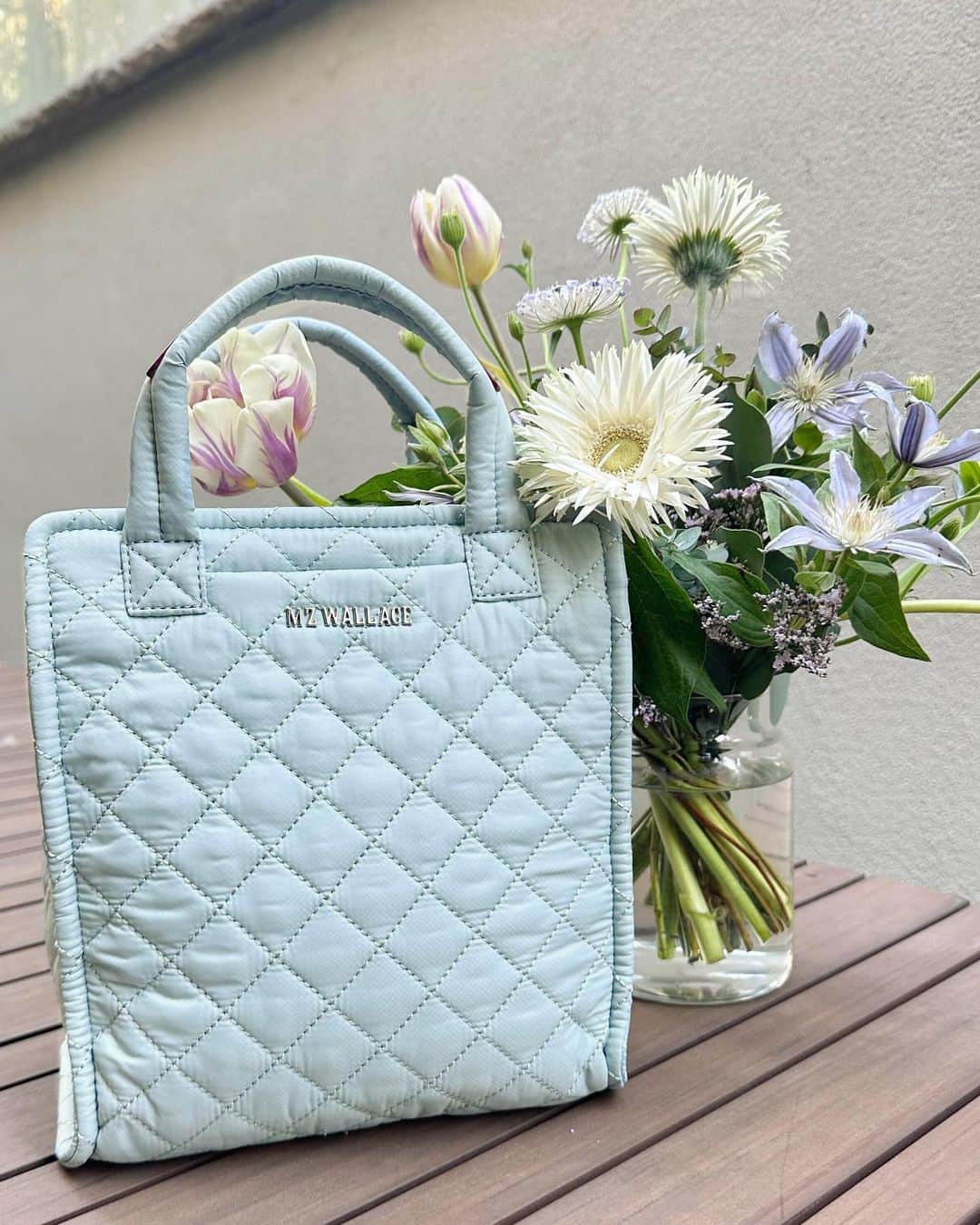 MZウォレスのインスタグラム：「Swing into spring with new Silver Blue」